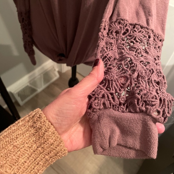 Daytrip long crochet sleeve knotted from knit top in plum size xs - Picture 2 of 6